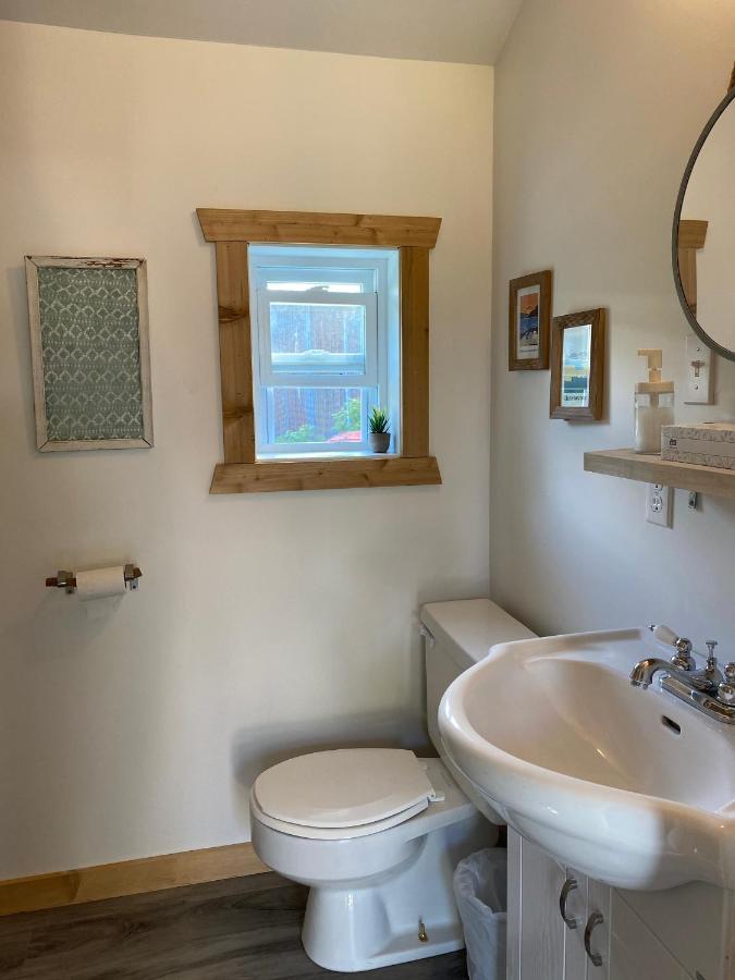Auberge Et Salle De Spectacle La Fascine Isle-aux-Coudres Eksteriør bilde