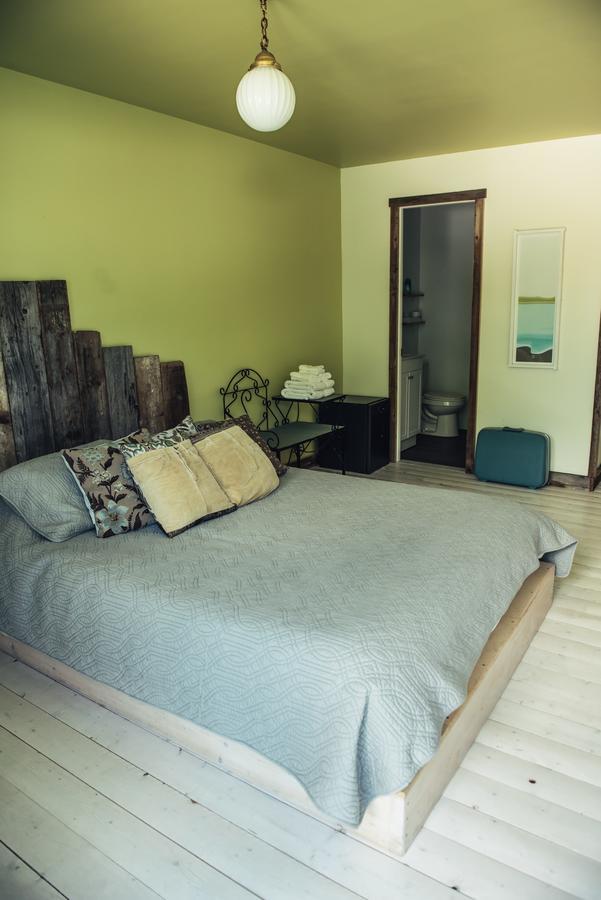 Auberge Et Salle De Spectacle La Fascine Isle-aux-Coudres Eksteriør bilde
